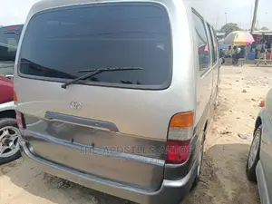 Toyota HiAce 2000 Silver