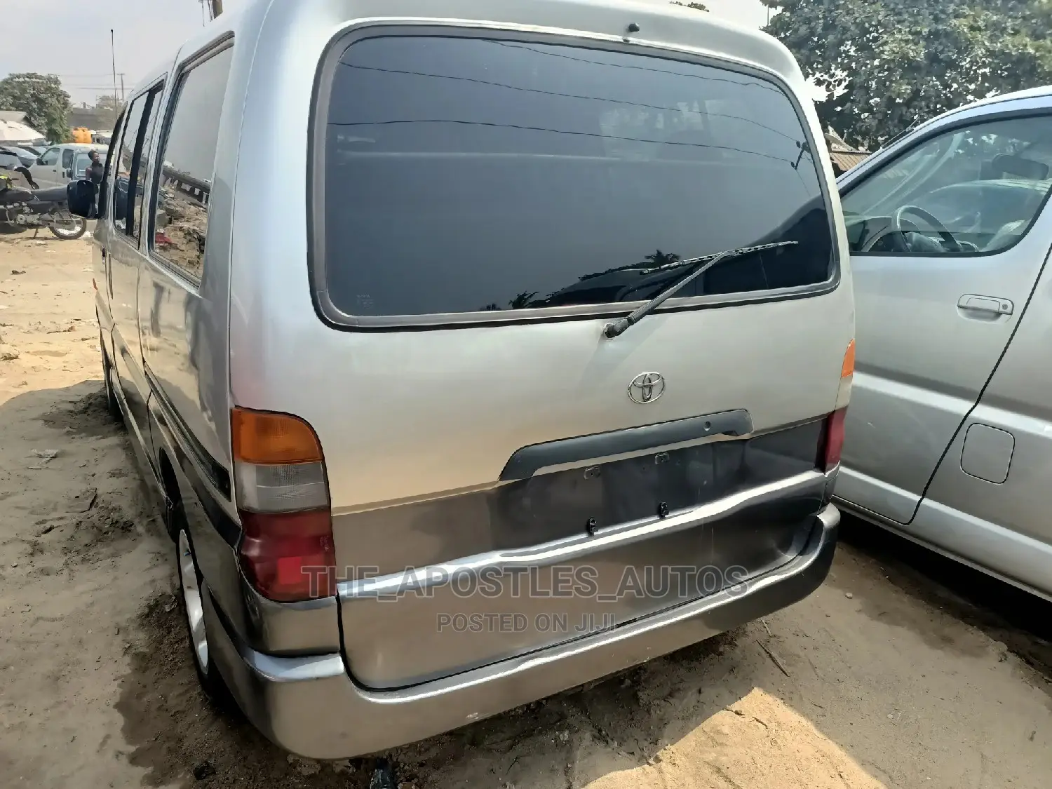 Toyota HiAce 2000 Silver