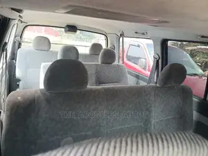 Toyota HiAce 2000 Silver