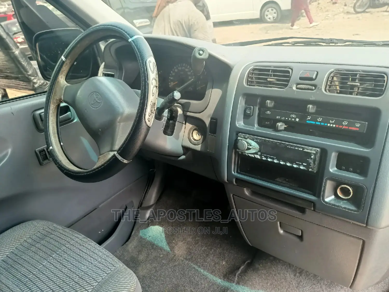 Toyota HiAce 2000 Silver