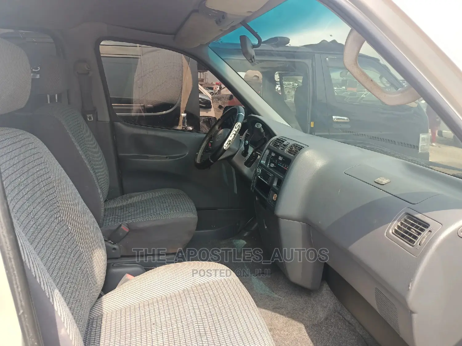 Toyota HiAce 2000 Silver