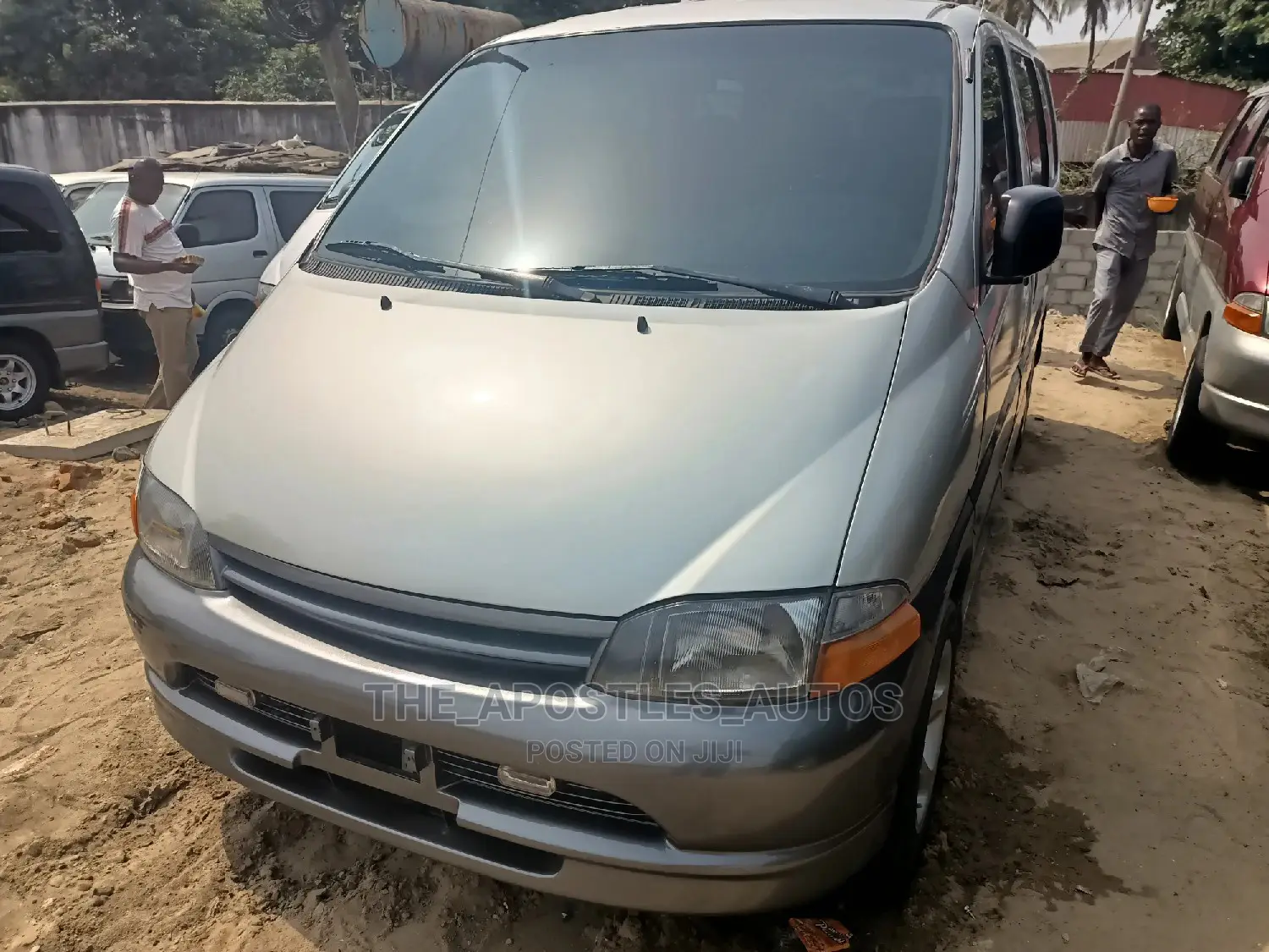 Toyota HiAce 2000 Silver