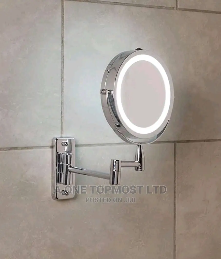 Magnifying Mirror With Light
