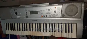 Original Yamaha Keyboard Psre303