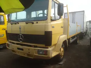 Mercedes Truck 814 Pickup 17feet.