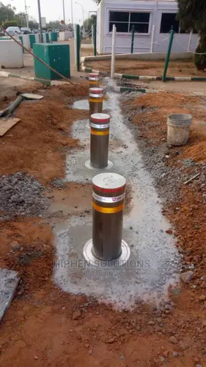 Automatic Bollards Used for Door Security