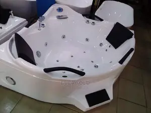 Double Jacuzzi With Step
