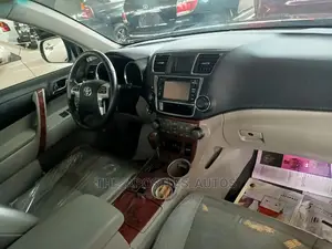Toyota Highlander 3.5L 4WD 2013 Brown