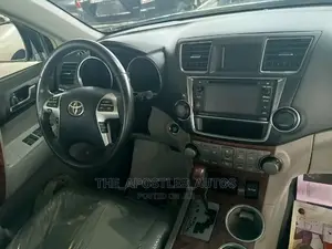 Toyota Highlander 3.5L 4WD 2013 Brown