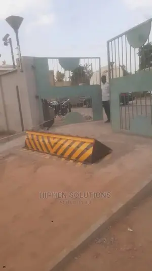 Automatic Hydraulic Road Blocker