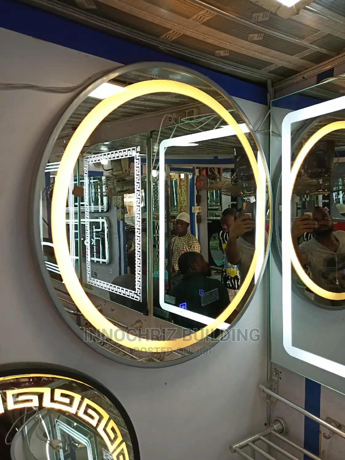 Round Mirror