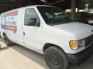 Photo - Ford E350 2006 White