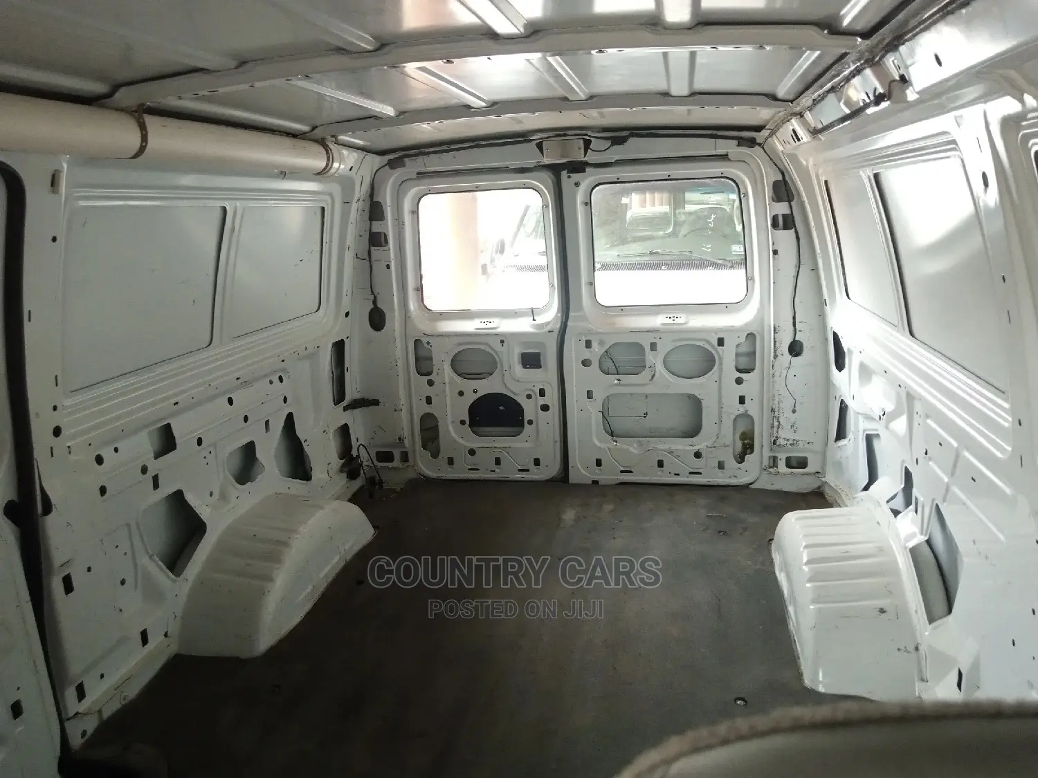 Ford E350 2006 White
