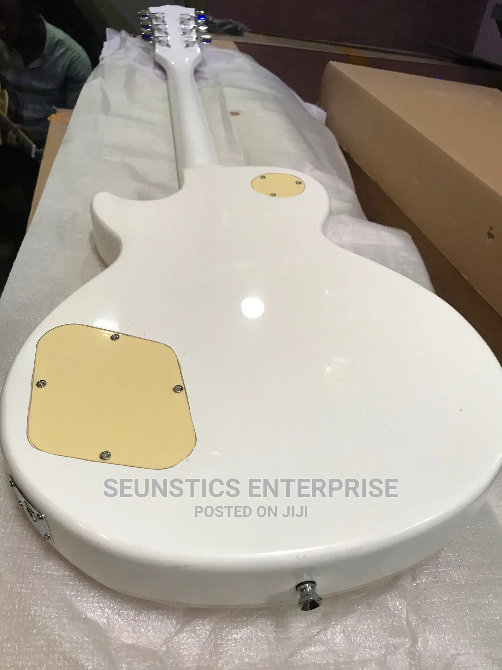 White Gibson Les Paul Style Guitar