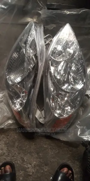 Head Lamp for Toyota Matrix 2005 Model