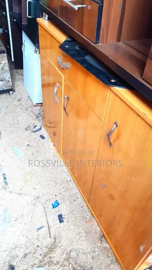 Kitchen Cabinets/Cupboards