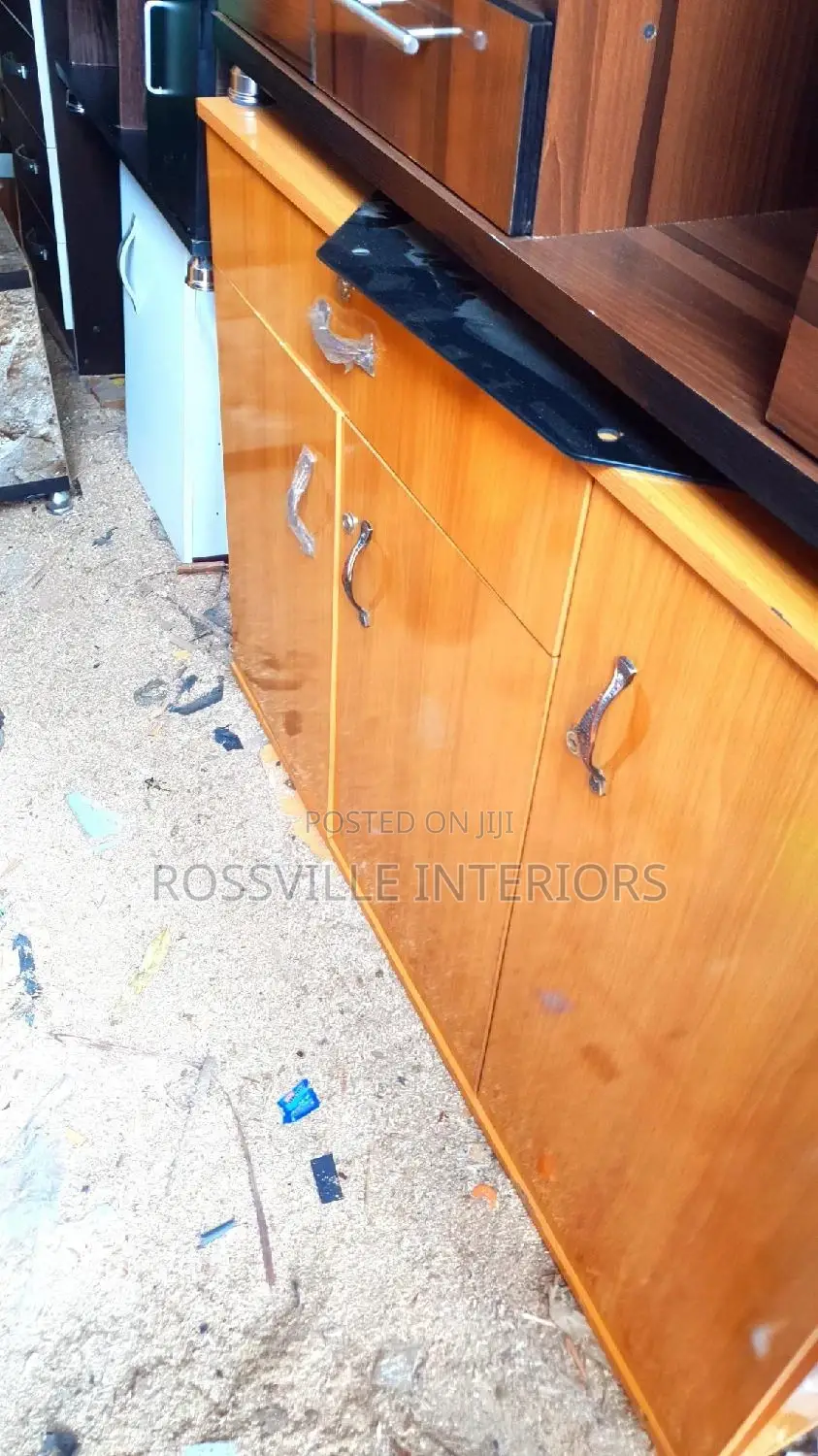 Kitchen Cabinets/Cupboards