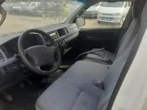Toyota HiAce 2014 White