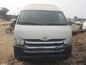 Toyota HiAce 2014 White