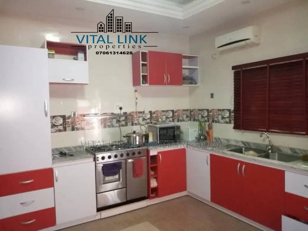 Beautifully Designed Kitchen Cabinet