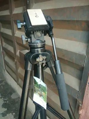 The Camera Tripodstand Yunteng VC-880