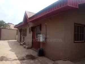 1bdrm Bungalow in Ikorodu Lagos, Igbogbo for sale