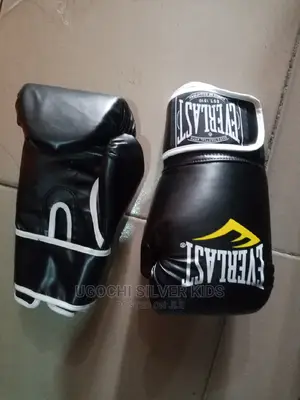 Black Leather Everlast Boxing Glove