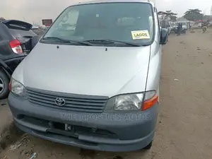 Toyota HiAce 2002 Silver