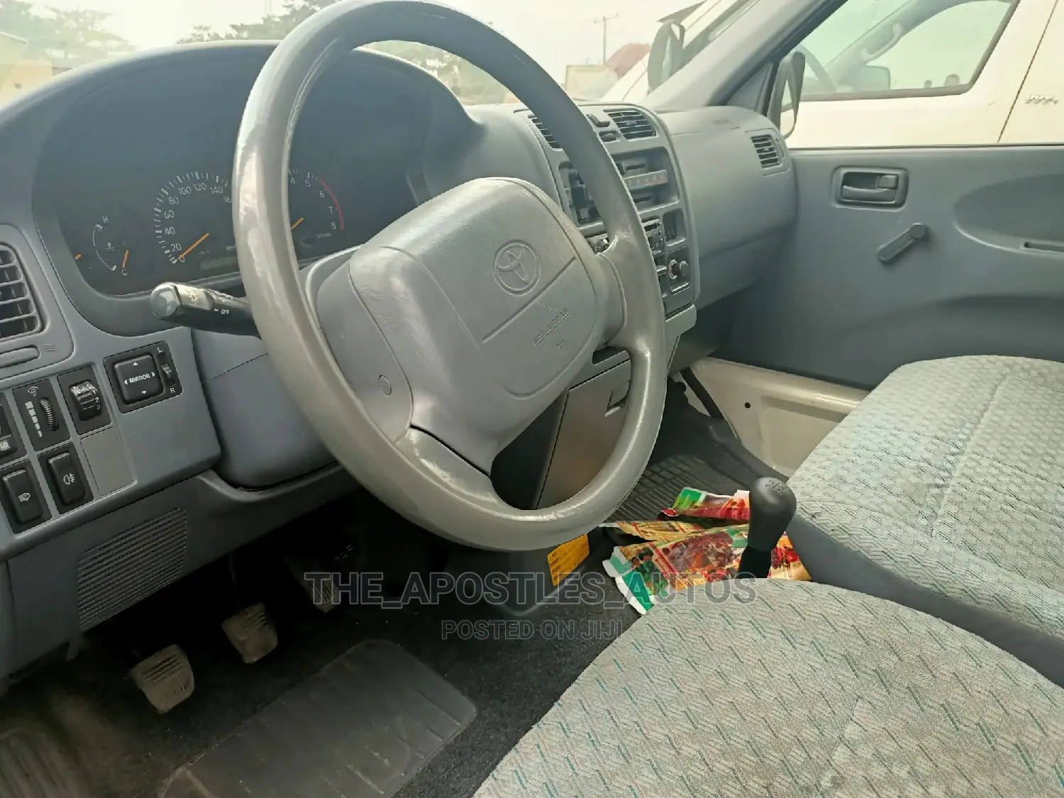 Toyota HiAce 2004 White