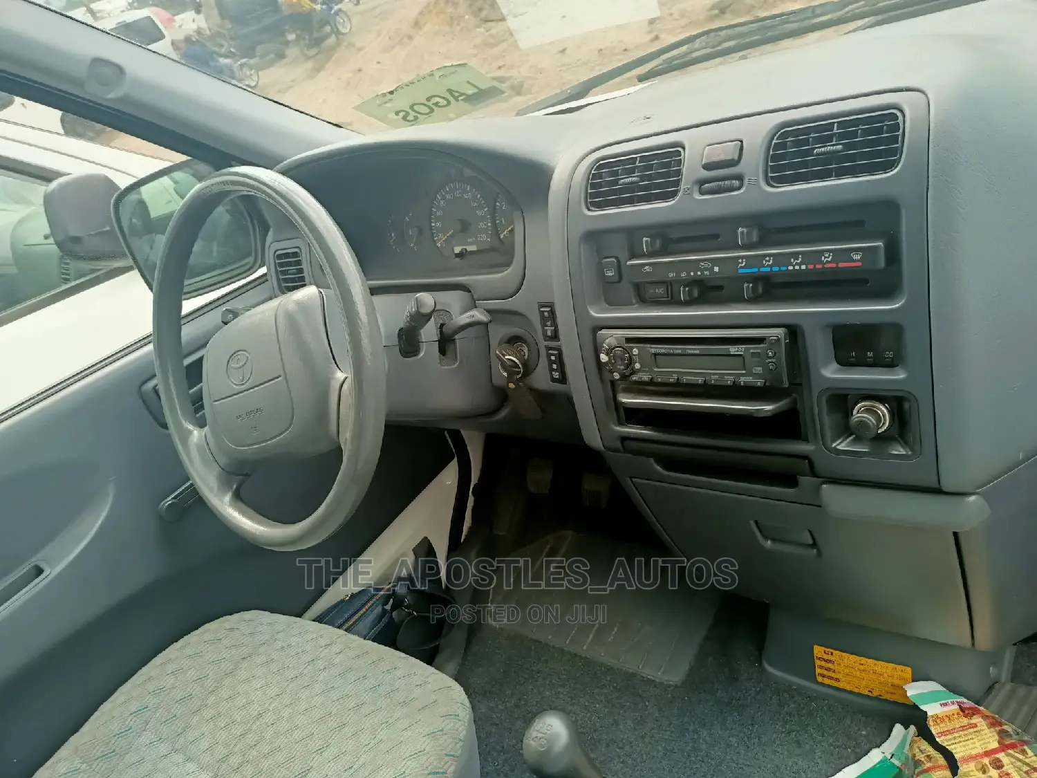 Toyota HiAce 2004 White