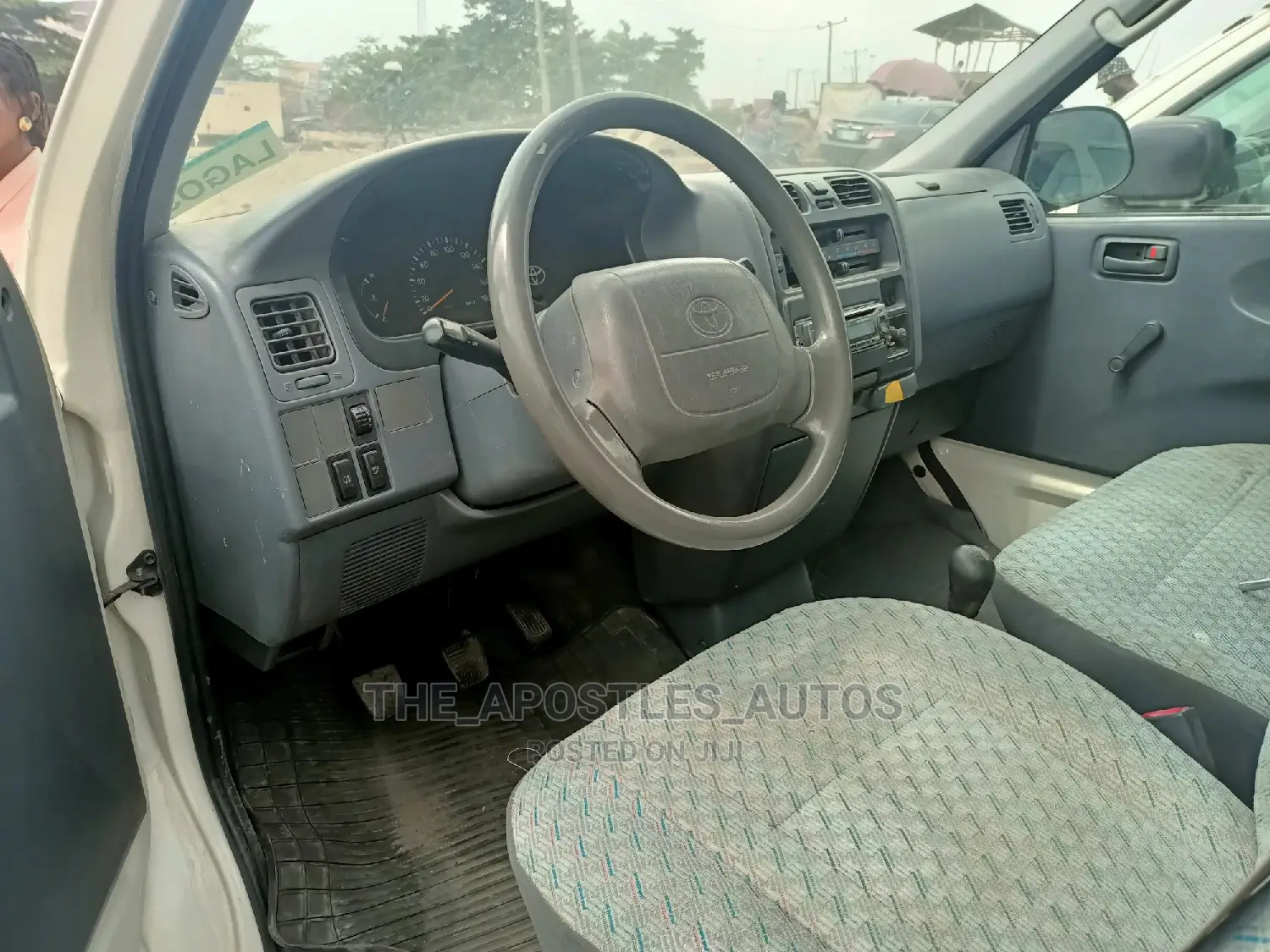 Toyota HiAce 2000 White