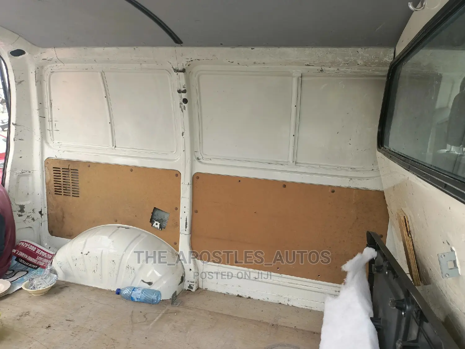 Toyota HiAce 2000 White
