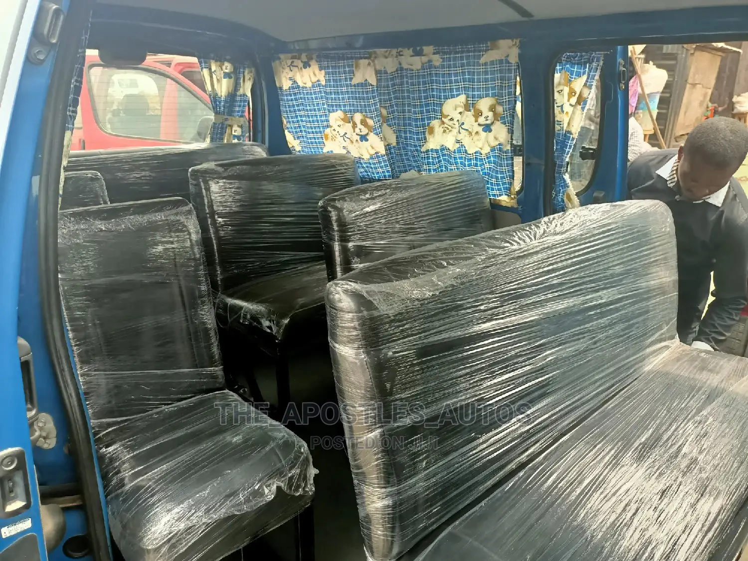 Toyota HiAce 2000 Blue