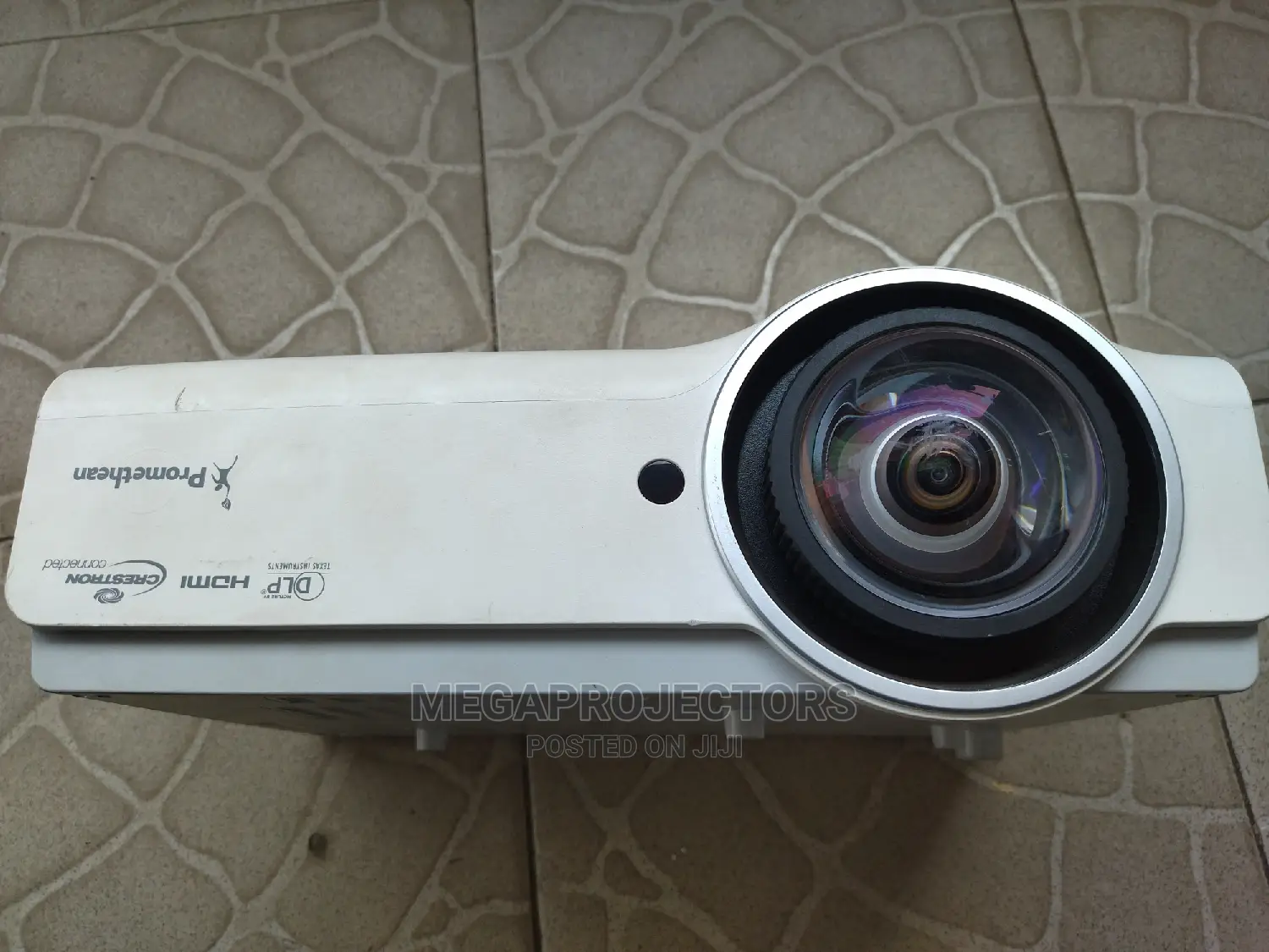 Short Throw Projector