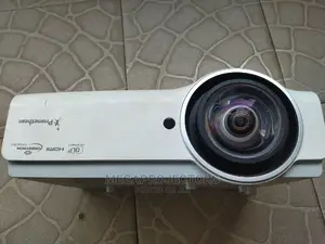 Short Throw Projector