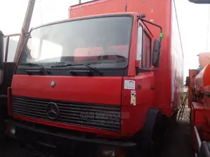 Mercedes 814 Red 20feet