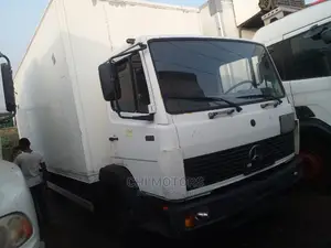Mercedes 814 Truck 20feet