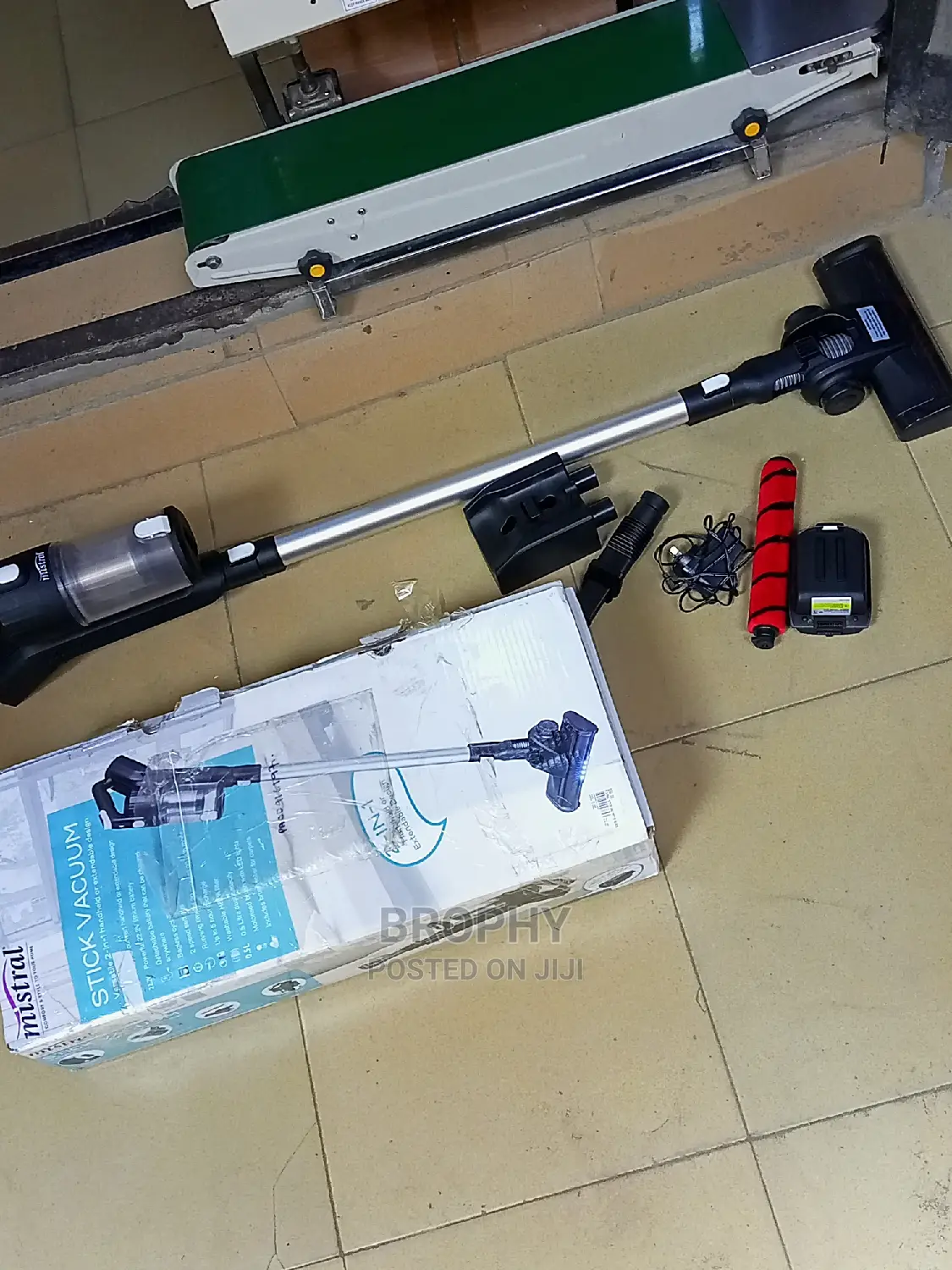 Mistral's Versatile Cordless Stick Vacuum Cleaner Cordless