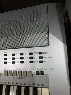 Yamaha PSR S700 Keyboard/Piano