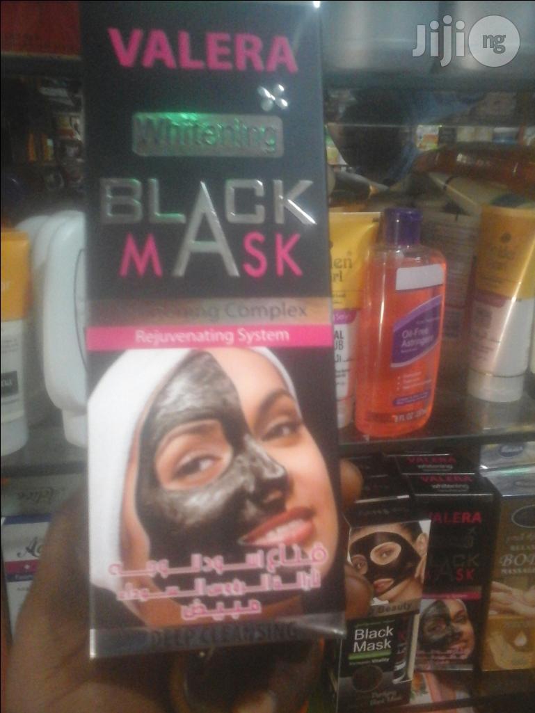 Whitening Black Mask