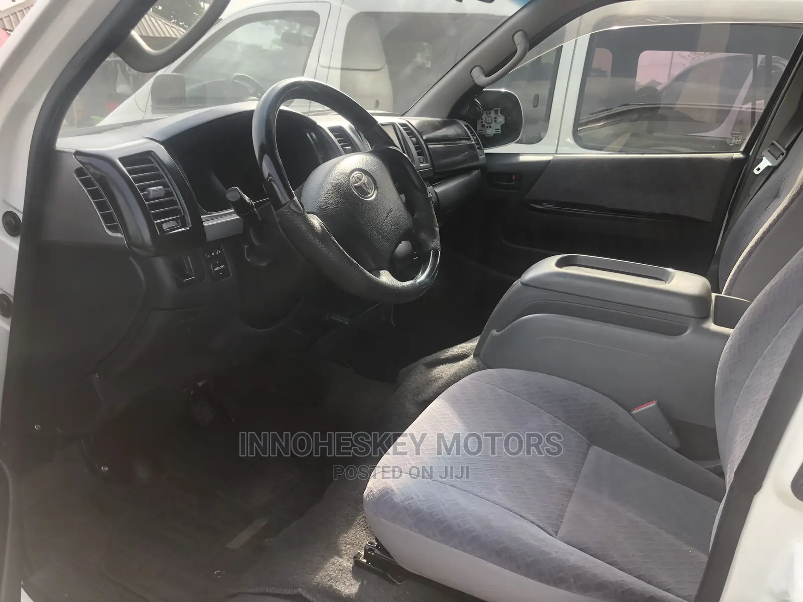 Toyota HiAce 2010 White