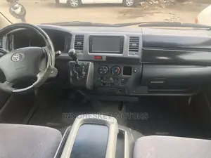 Toyota HiAce 2010 White