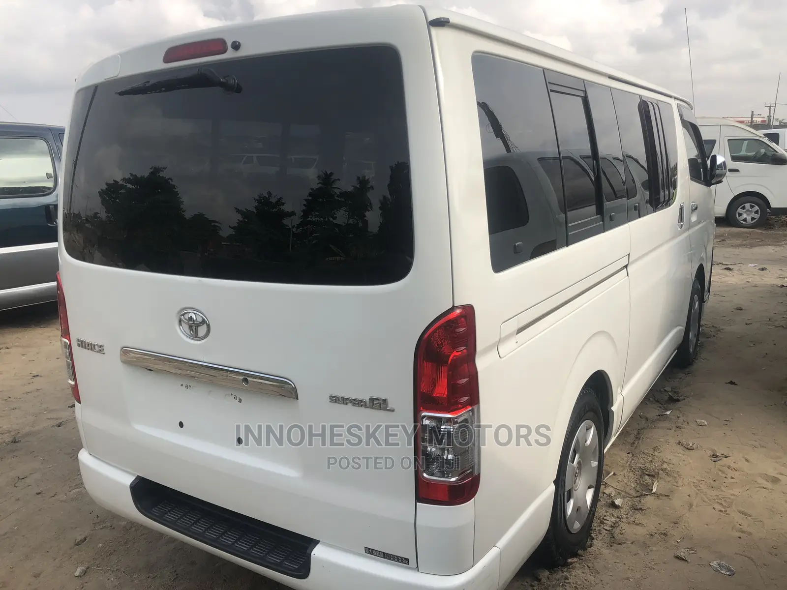 Toyota HiAce 2010 White