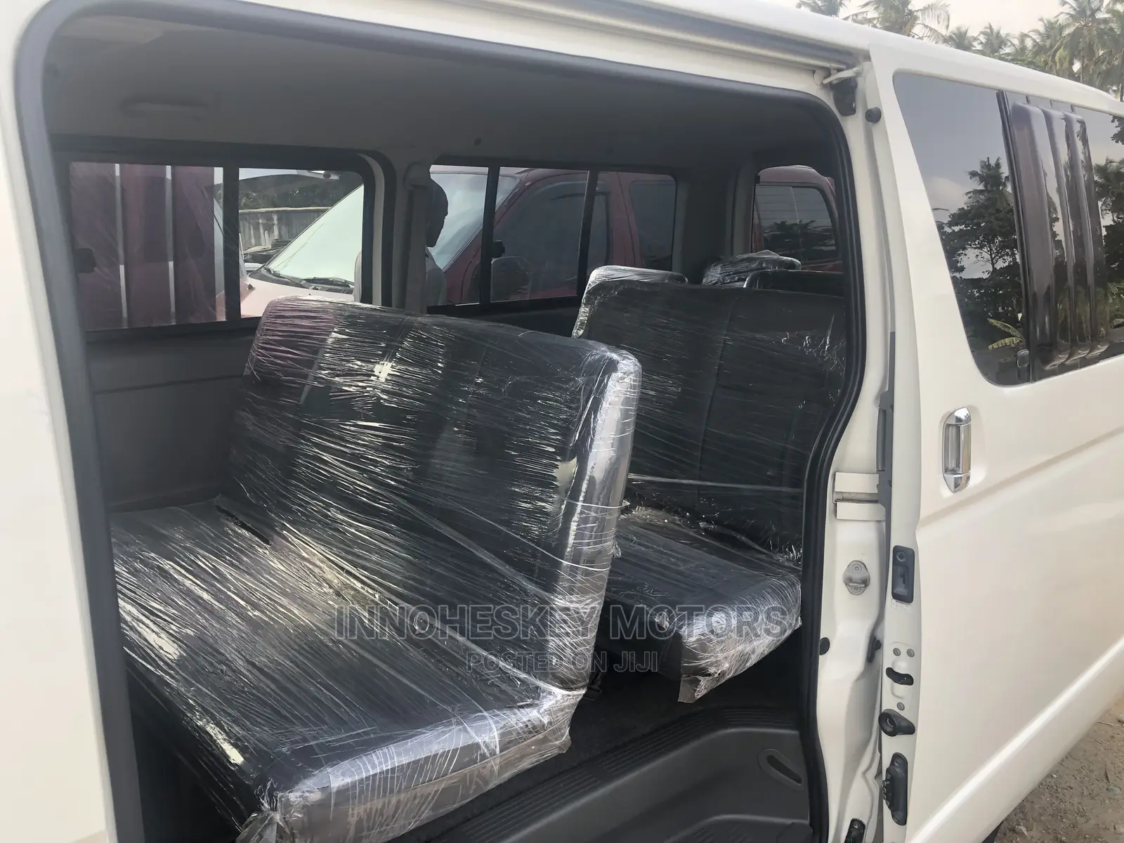 Toyota HiAce 2010 White