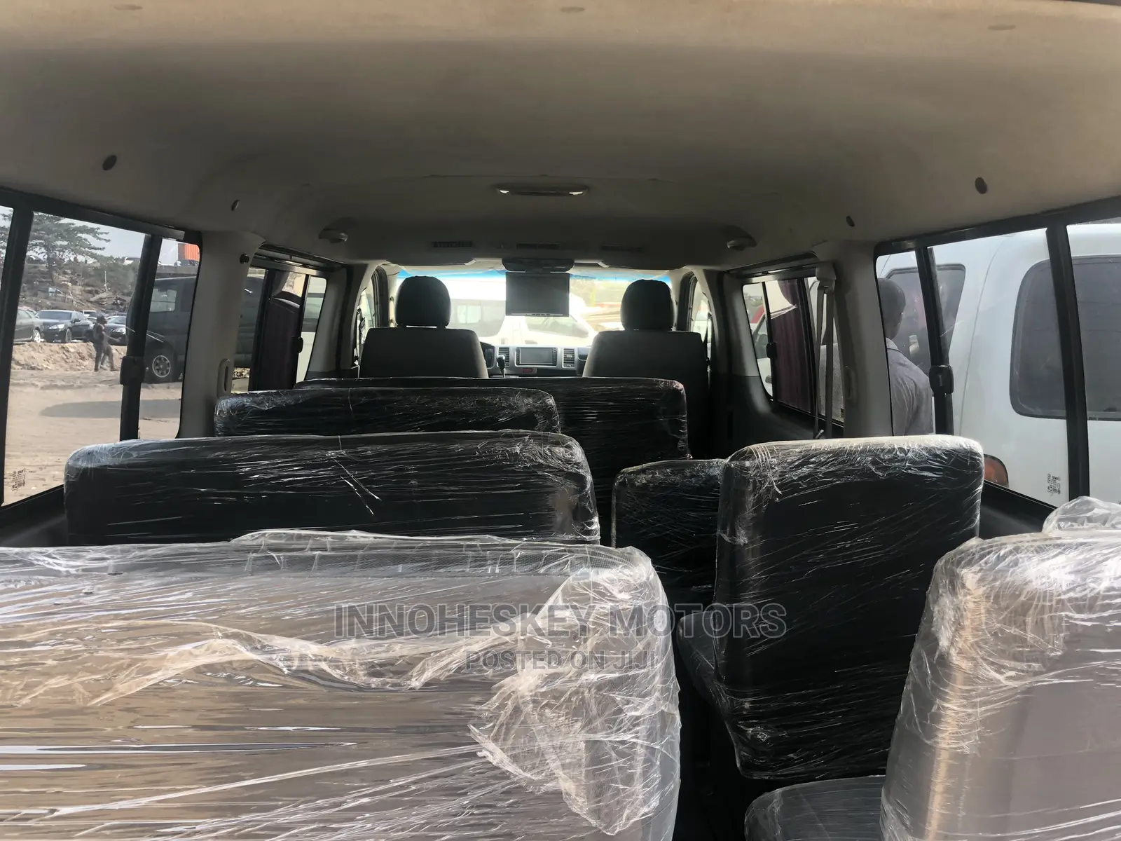 Toyota HiAce 2010 White