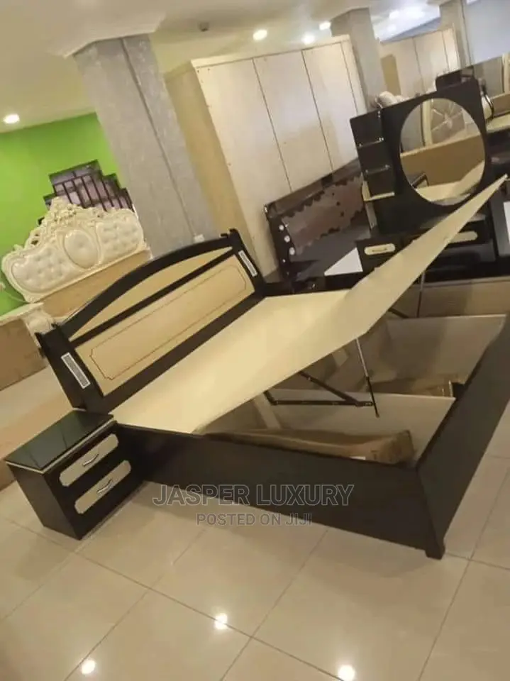Bed With Mirror Console