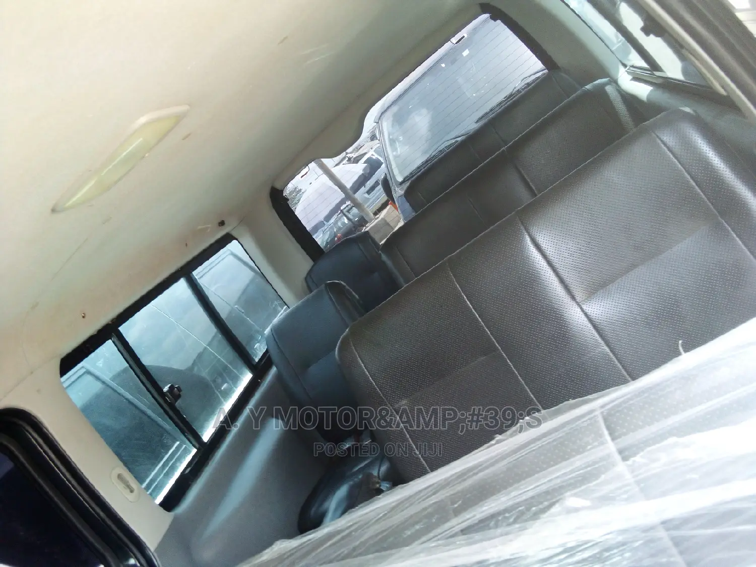Toyota HiAce 2015 Black