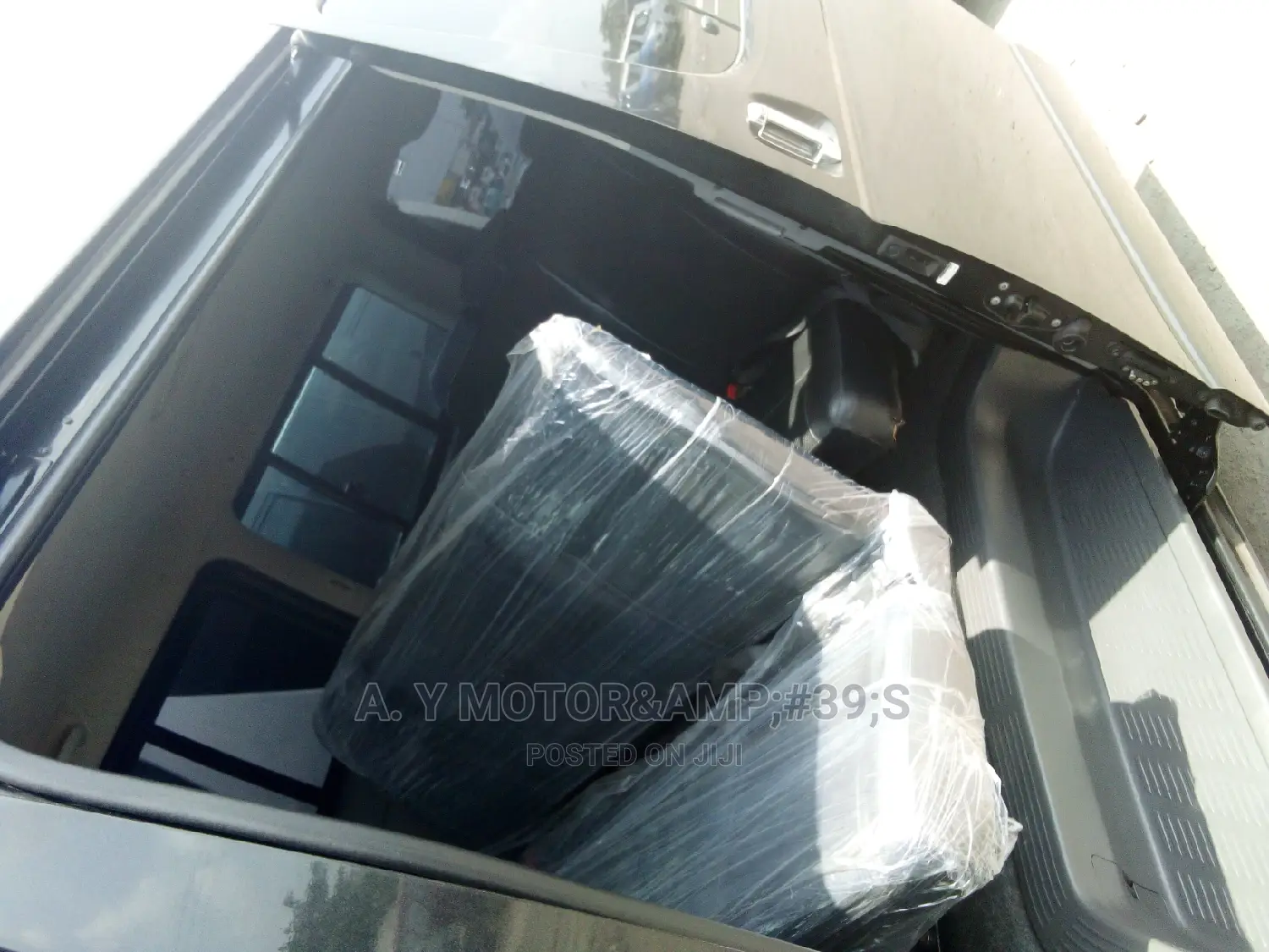 Toyota HiAce 2015 Black