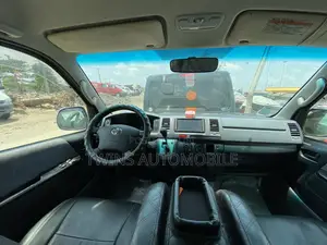 Toyota HiAce 2014 White