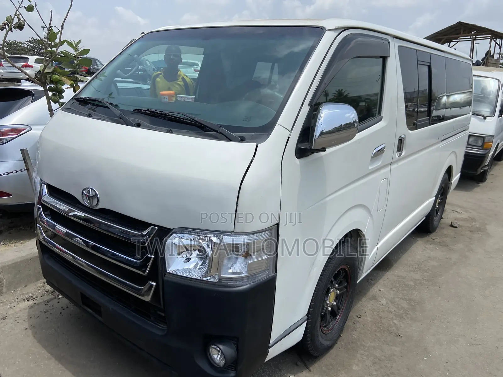 Toyota HiAce 2014 White